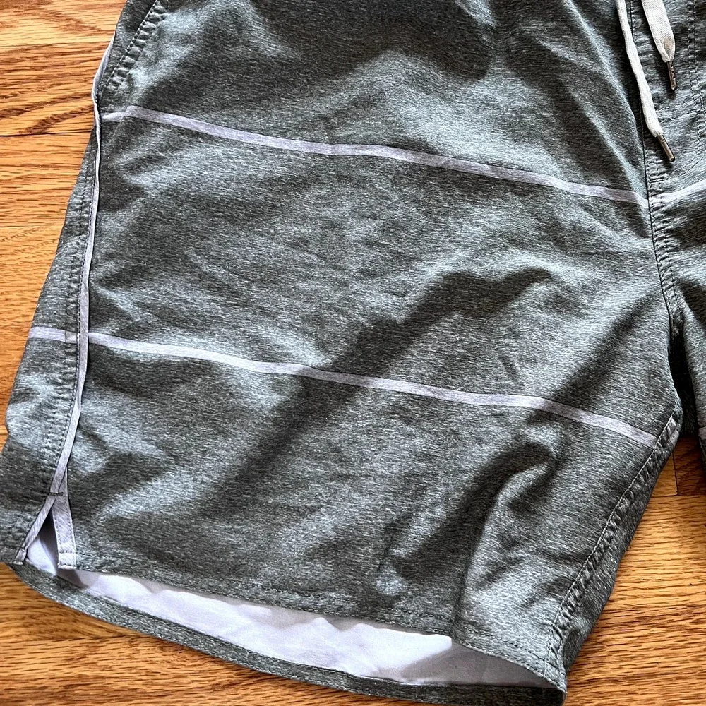 Vuori Mens Shorts XXL Green White Stripe V341 Hybrid Athletic‎ Swim XXL Minimal